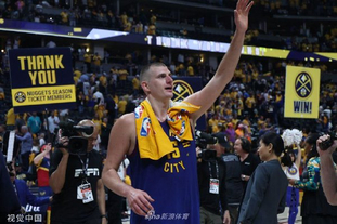 内马尔那些骚操作名场面瞬间，不愧是把任加足球发扬光大球星之一（内马尔那些炫技高光瞬间，美丽足球的代表之一）