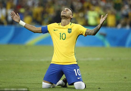 麦迪逊：若不踢球我可能会当歌手；赛前我一般喜欢吃意面（麦迪逊：不踢球的话或许会去当歌手；赛前我通常爱吃意面）