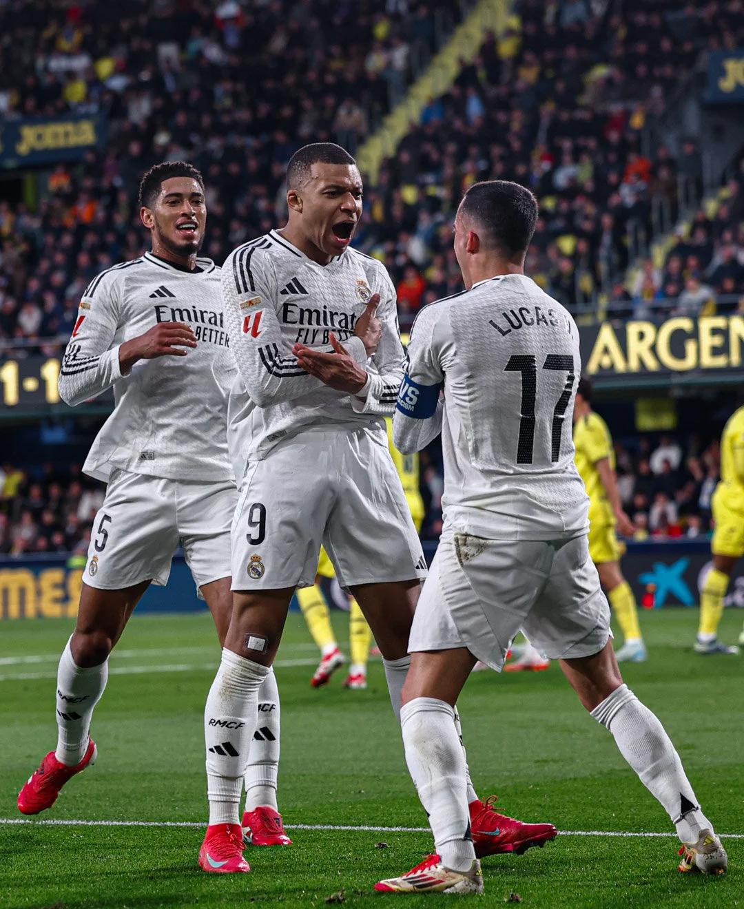 出席白宫晚宴后，C罗与美国防务部长合影（白宫晚宴后，C罗与美防长同框合影）