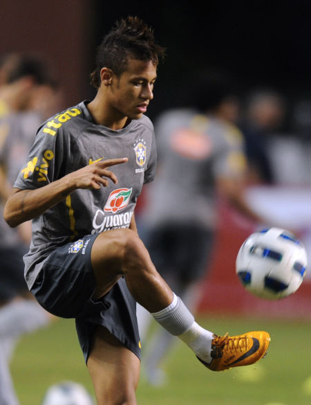 斯基拉：那不勒斯依然想租梅努，球员也想要获得更多出场机会（斯基拉：那不勒斯仍寻求租借梅努，球员渴望增加出场时间）