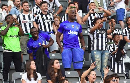 队报：雷恩19岁中卫布德拉勒飞速崛起，多支豪门长期关注他（队报：雷恩19岁中卫布德拉勒崭露头角，众豪门持续跟进）