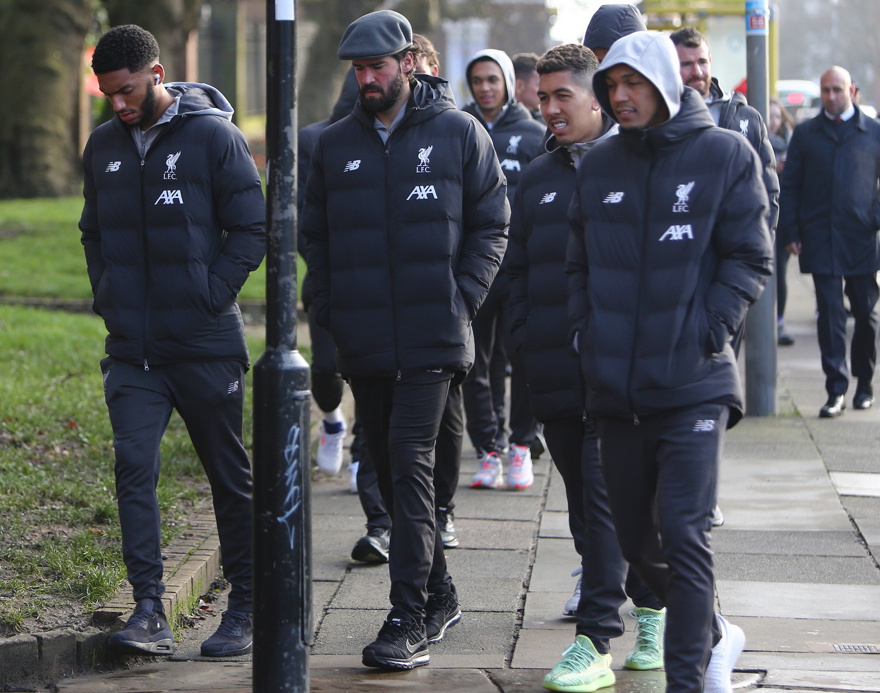 巴西女排3-2战胜日本女排，夺得世女排联赛半决赛冠军。（巴西女排五局险胜日本3比2，摘得世女排联赛半决赛桂冠）