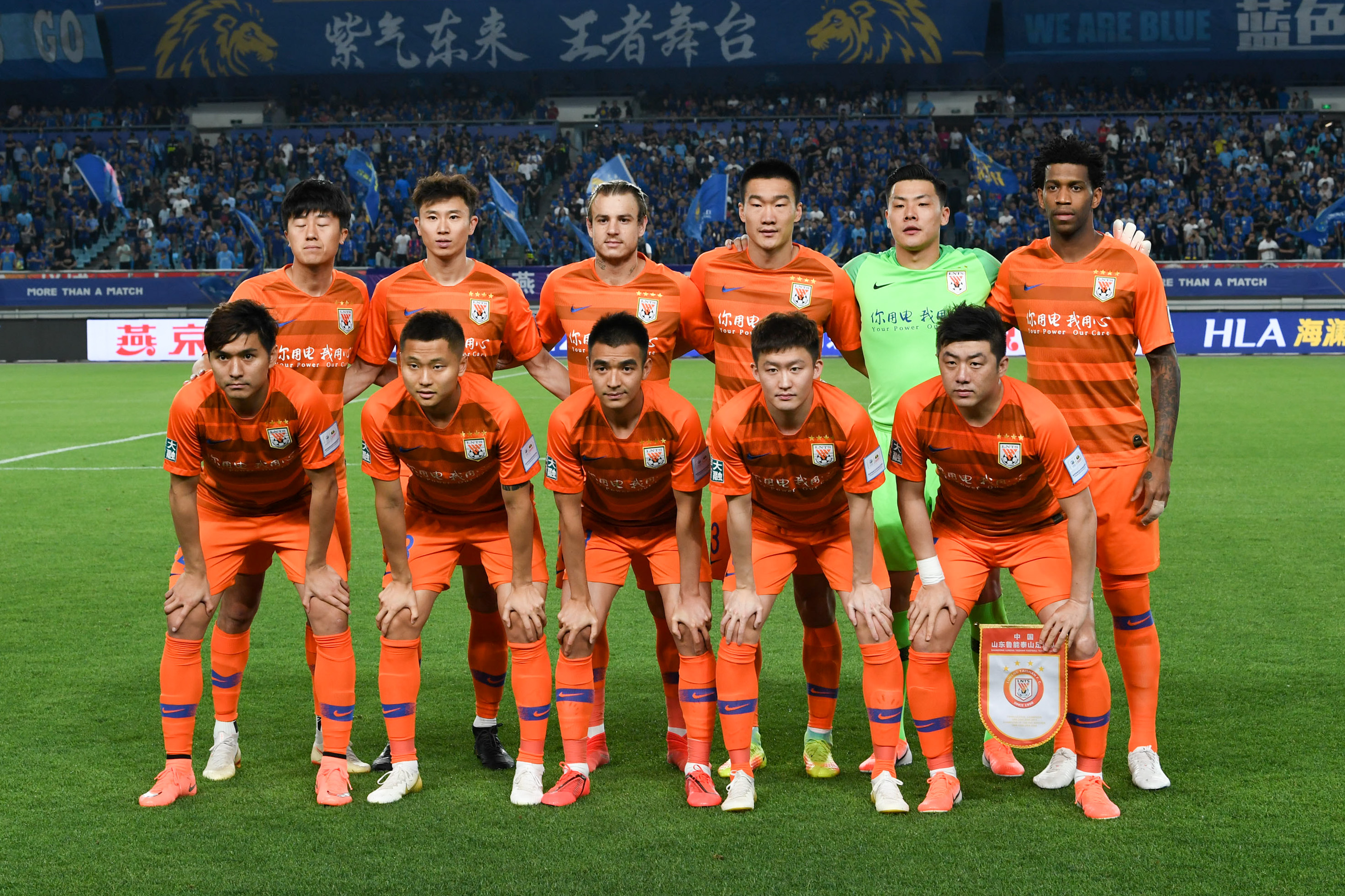 C罗前队友：不喜欢梅西就不喜欢足球！C罗能踢到100岁！（C罗旧友直言：不爱梅西就不爱足球！C罗能踢到百岁！）