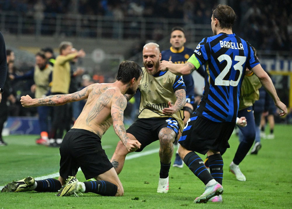 活动组织者：梅西本想走向看台与球迷互动，但被政客拉去拍照（主办方称梅西原本要到看台与球迷互动，却被政客拉去合影）