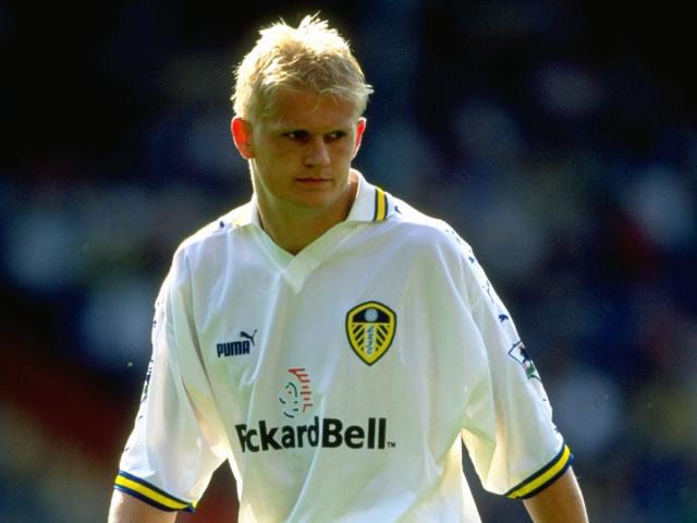 世体：埃里克-加西亚将戴面具随队出征，但弗里克不会让他首发（世体：埃里克-加西亚将戴面具随队启程，弗里克暂不安排其首发）