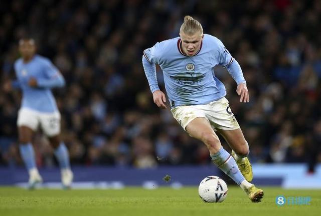 英媒：奥纳纳想回曼联夺回首发，如果不行可能去另一英超球队（英媒：奥纳纳盼重返曼联争夺主力，若无望将考虑转投其他英超队）